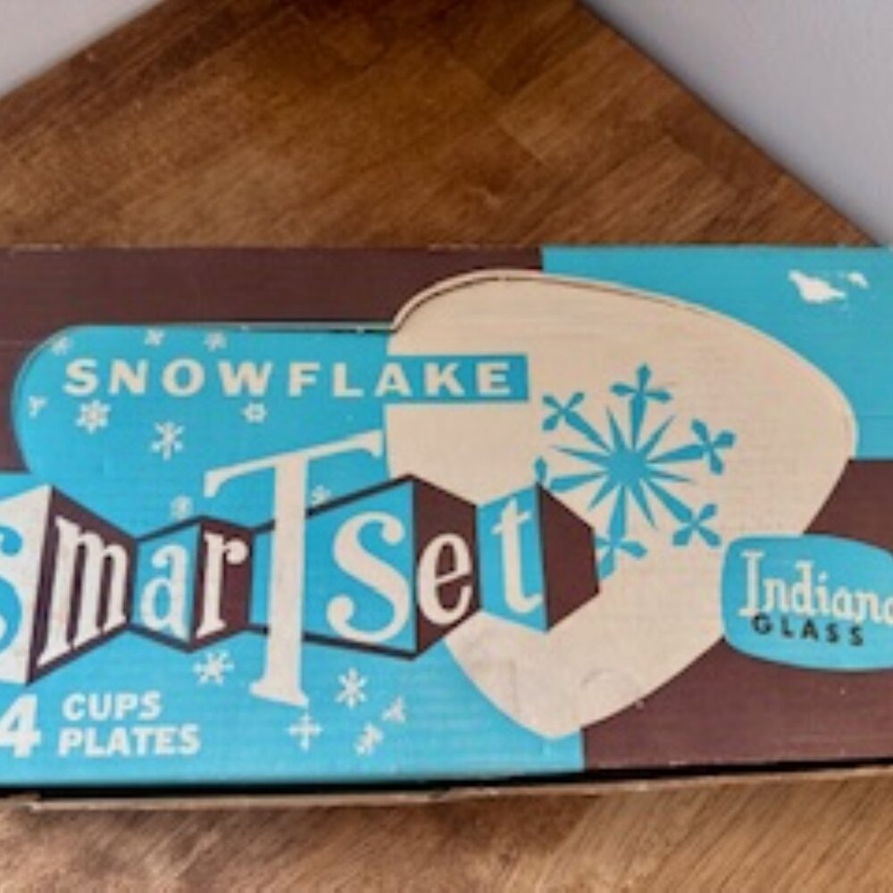 Vintage Indiana Glass Snowflake Smart Set Original Box 4 Snack Plates and Cups‎